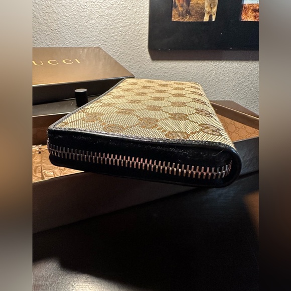 Gucci Authentic EUC Wallet 💎 - Picture 4 of 13